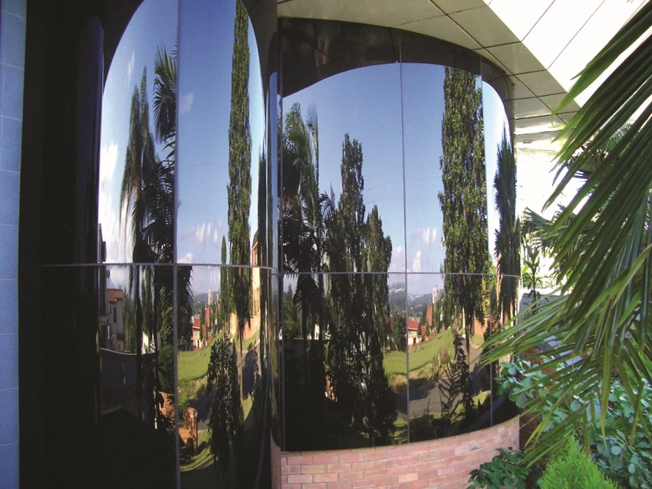 Tinted laminated safety glass