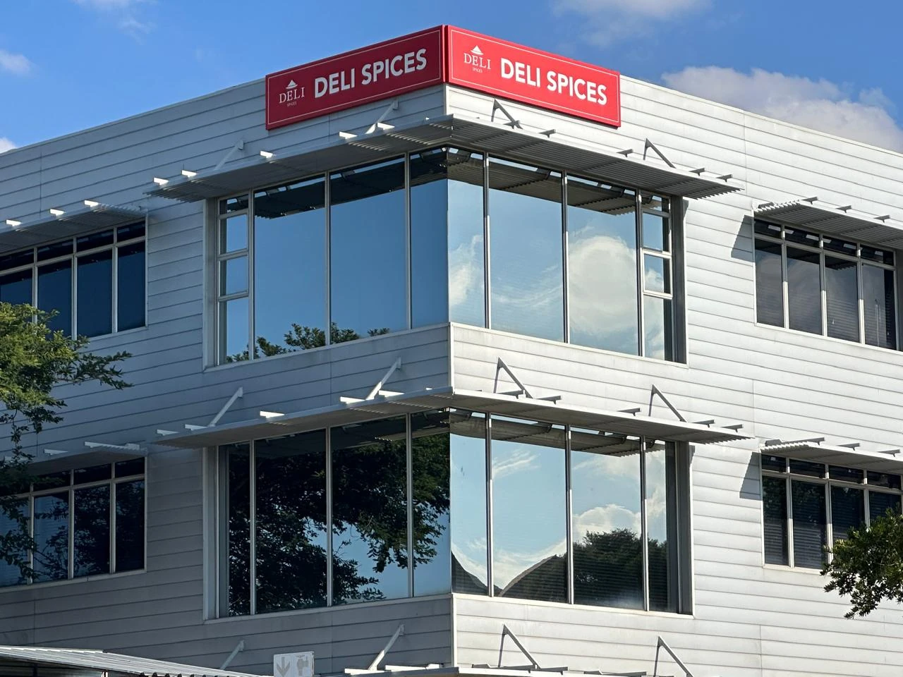 Laminated reflective glass facade